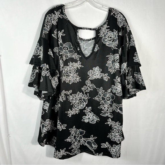 Stem & Vine Black & White Textured Floral Ruffle Sleeve Plus Size Blouse 2X - Picture 6 of 6